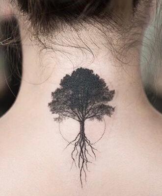 Drzewo tatuaż kark szyja