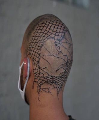 Męskie tatuaże na głowie