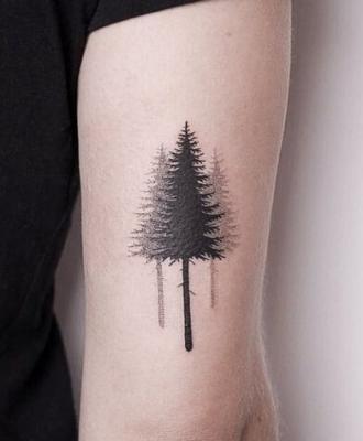 Tatuaż drzewa damski