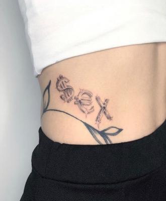 Tatuaż napis SEX
