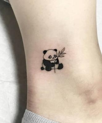 tatuaż panda na kostce