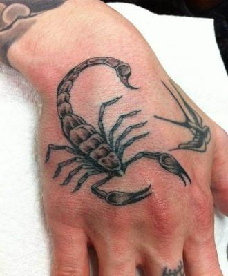 tatuaże dla mężczyzn na dłoń