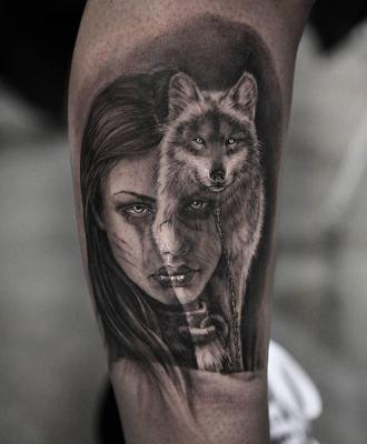 Wilk kobieta tatuaże