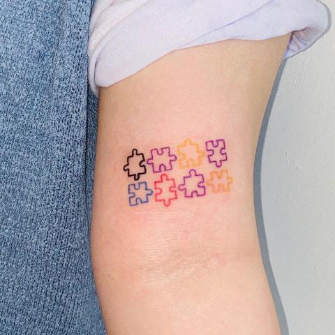 Kolorowe puzle tatuaż