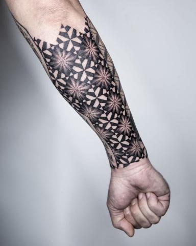 Symetryczny rękaw tatuaż