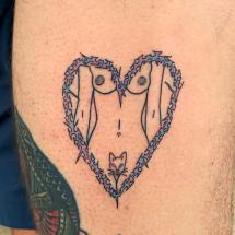 Tatuaż serce kobieta kotek