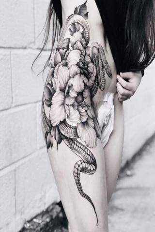 Biodro wąż kobieta tatuaż