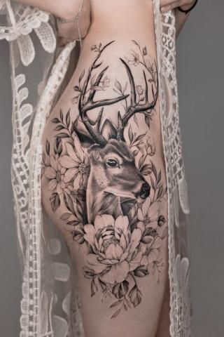 Jeleń z porożem tatuaż