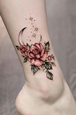 Tatuaże kwiaty na kostce