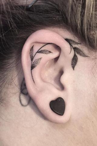 Ucho tatuaże